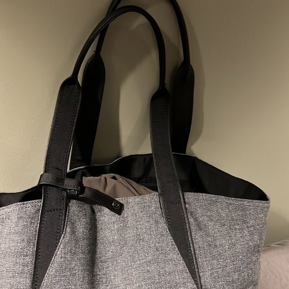 Lululemon All Day Tote - Heathered Grey - Picture 7 of 7